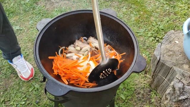 ЖАРКОЕ из РЕБРЫШЕК с ОВОЩАМИ в КАЗАНЕ на КОСТРЕ #ребра смотреть онлайн