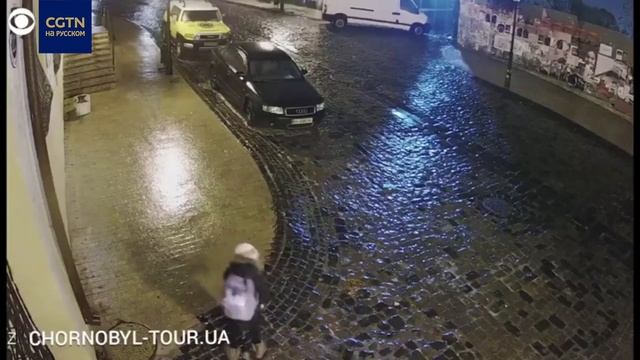 Падения девочки в обледеневшем Киеве смотреть онлайн