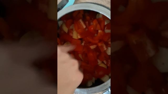 Куриные  бедрышки  с овощами в афганском казане