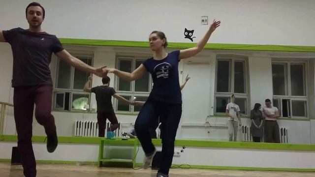 Свингаут с твистующим партнёром: вариация