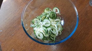 Салат из сырых кабачков. Для меня хит лета #рецепты #food