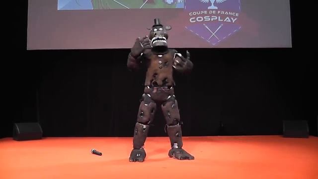 Кошмарный Фредди в РЕАЛЬНОЙ ЖИЗНИ, косплей ФНаФ смотреть онлайн