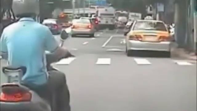 Че это было-))) прикол или че- xD смотреть онлайн