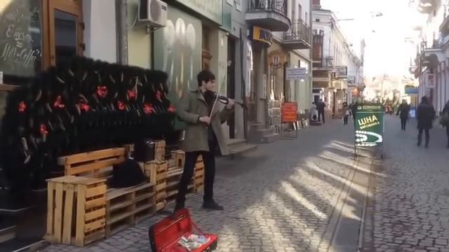 "Океан Ельзи - Стріляй" у виконанні вуличного музиканта з Тернополя смотреть онлайн