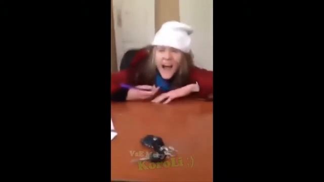 Девушка под спайсом в отделении подписывает протокол смотреть онлайн