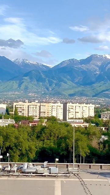 Алматы, горы после дождя. смотреть онлайн