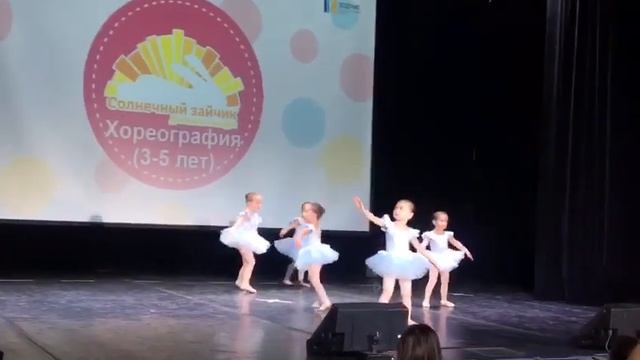 Первое выступление на большой сцене Майя 4 годика смотреть онлайн