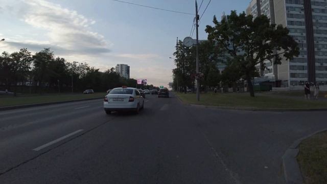 На колёсах 700ц, 23-26 резина, контакты, 8 бар.