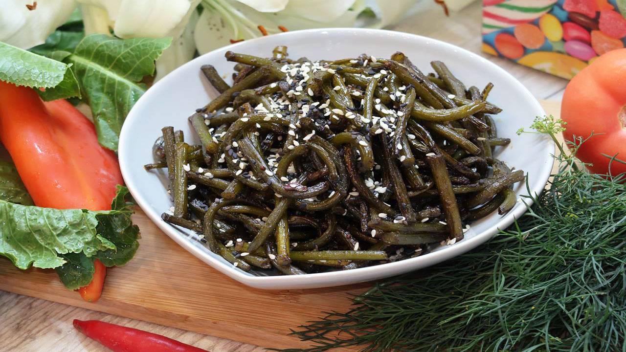 Жареные Стрелки Чеснока С Кунжутом смотреть онлайн