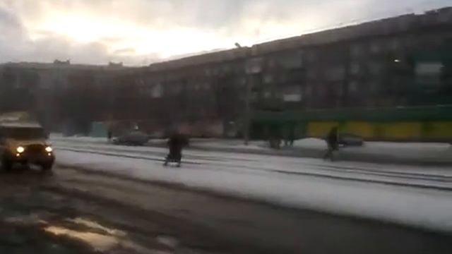 наш объект на пригорке слева нужно поднятся по лестн? смотреть онлайн