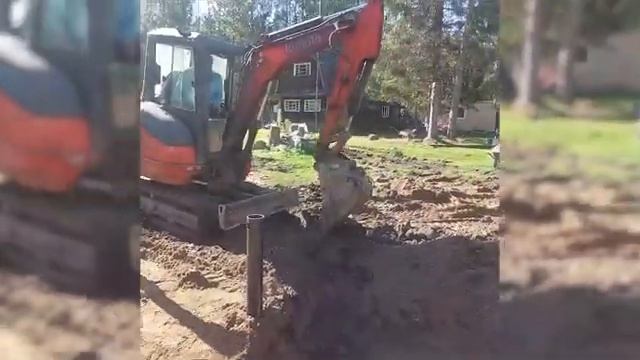 Сертолово. Выкапываем огромный камень мини-экскавато?