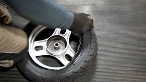 ЗАМЕНА ПОКРЫШКИ НА СКУТЕРЕ ЗА 5 МИНУТ