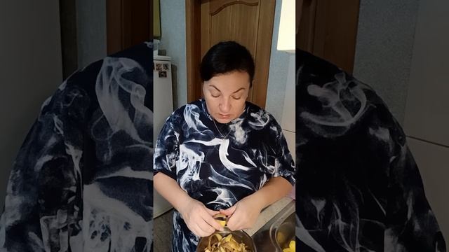 Хочешь не хочешь, а идти надо 🤷♀️ Поставила картош? смотреть онлайн