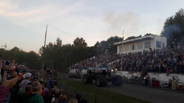 Шоу каскадеров и трансформеров 2018 смотреть онлайн