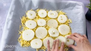 Ароматные луковые чипсы с сыром в духовке — идеальная