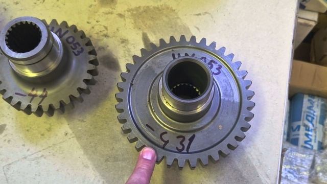 Погрузчик UN 053 привод насосов .