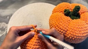 Тыква из плюшевой пряжи крючком🎃