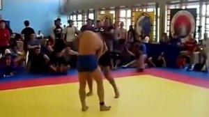 прикол в спорте!!! Во время борьбы кавказец устраивает драку
