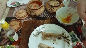 Хек с овощами в томатном соусе,запечённый в горшочках.