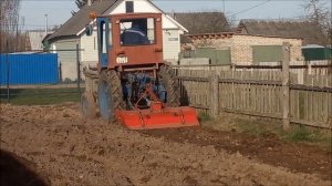 Трактор Т-25 Владимирец с фрезой после пахоты