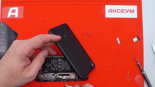 Замена аккумулятора на Google Pixel 4a смотреть онлайн