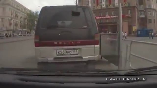 Авто приколы, приколы на дорогах! Забыл поставить на ручник смотреть онлайн