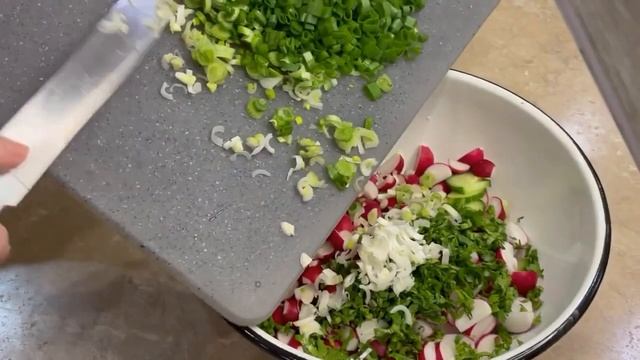 Очень простой и очень вкусный салат с редиской!!! Прямо