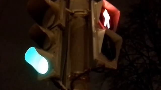 Светофор человечек красный!