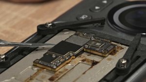 iPhone 12 Pro Max не включается,  SWAP верха, подготавливаем пла?