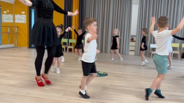 "ТАНЦЛАНДИЯ" средняя группа ***ФРАГМЕНТЫ смотреть онлайн