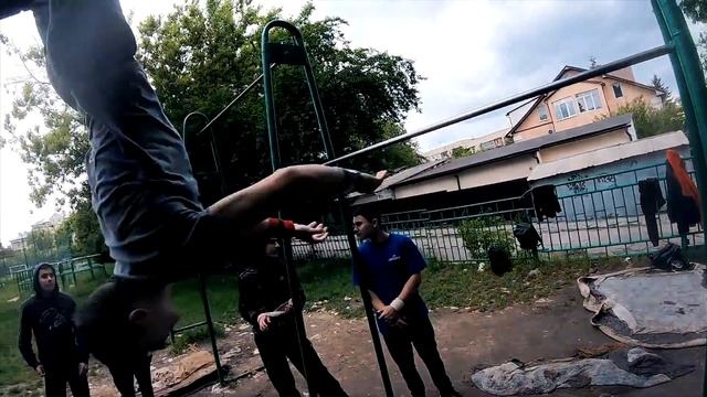 Мы Научились Новые Элементы На Турнике За 1 ДЕНЬ (ПОПЫТКАМИ) Перешмыг + Солнышко В Луну ★