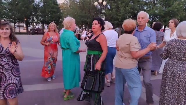 Подарю тебе розы..... 25.08.24.