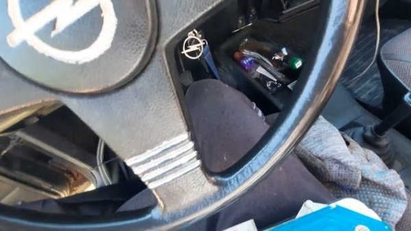 Меняем шестерню и тросик на спидометр Opel Ascona