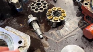 Ремонт мотора поворота башни  миниэкскаватора после «