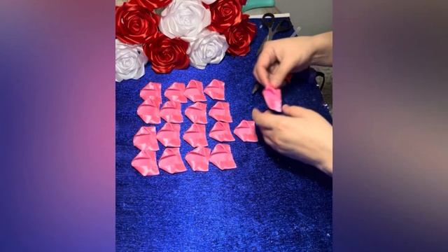 2 метода сделать розу из атласных лент.