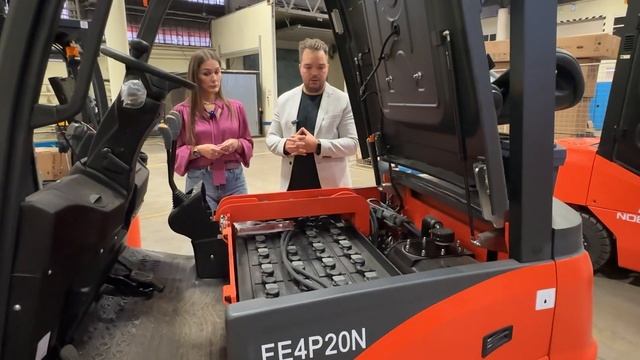 Как выбрать аккумулятор для складской техники?
