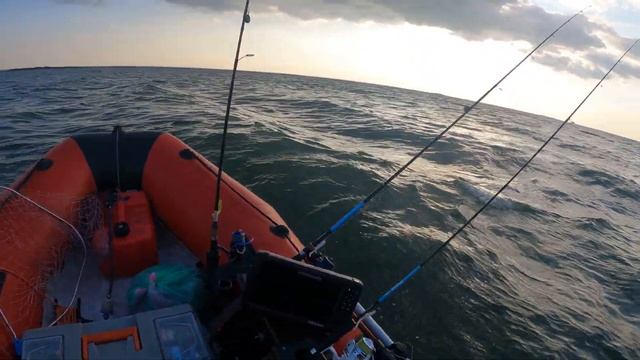 HUNTERBOAT Хантер 365 ЛКА по волне смотреть онлайн