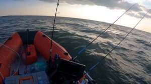 HUNTERBOAT Хантер 365 ЛКА по волне