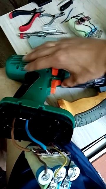 Проверка работы шуруповерта Sturm на переделанной батар смотреть онлайн