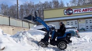 Мини погрузчик IRSA в работе со снегом