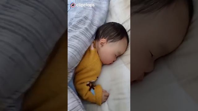 Смешные позы в постели... смотреть онлайн