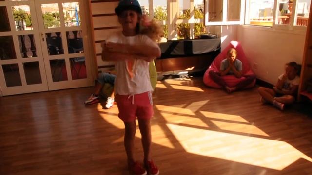 Танцы на каникулах смотреть онлайн