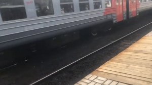 Электропоезда «ЭД4М (рэкс)» и «ЭД4М» на станции «Выхино» // 27 мая 2022 года
