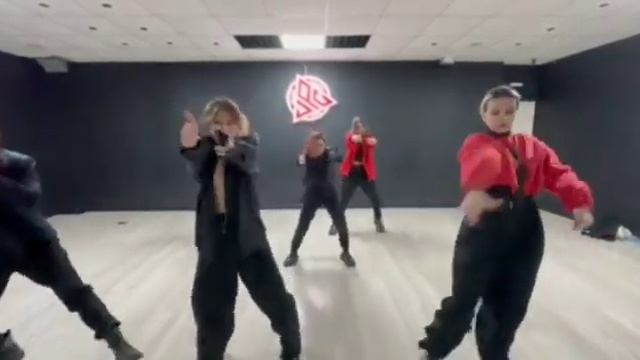 Кавердэнс на танец клипа  «Love Killa»  южнокорейского хип-хоп бой-бэнда Monsta X