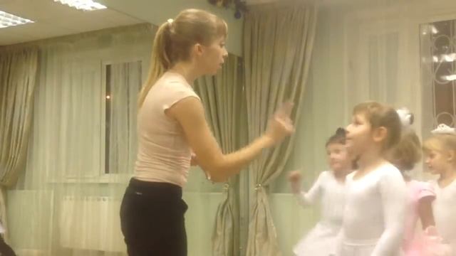 Открытый урок по танцам в "Муравенике" смотреть онлайн