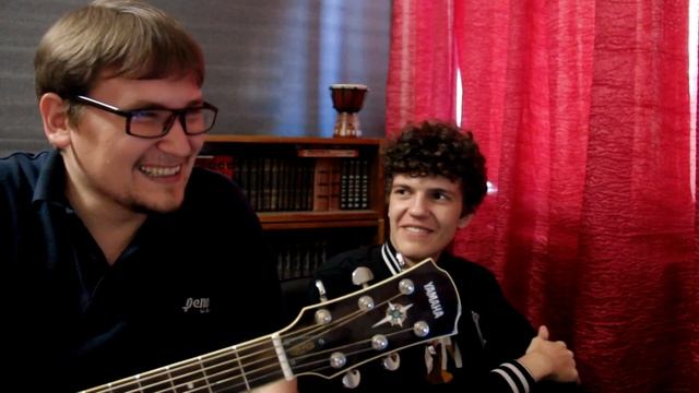 Два брата играют в Watch Dogs