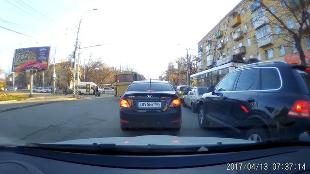 Вопиющее нарушение ПДД водителем автобуса попало на в смотреть онлайн