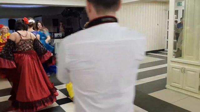 Циганський танець від мамочок 3 ліцею медичного профілю м.Чернівці. смотреть онлайн