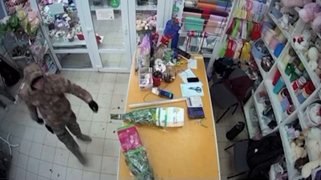 В Воронеже мужчина похитил букет цветов и плюшевого м?