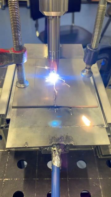 Лазерная сварка титана 4мм марки ВТ1-0 на коботе💥